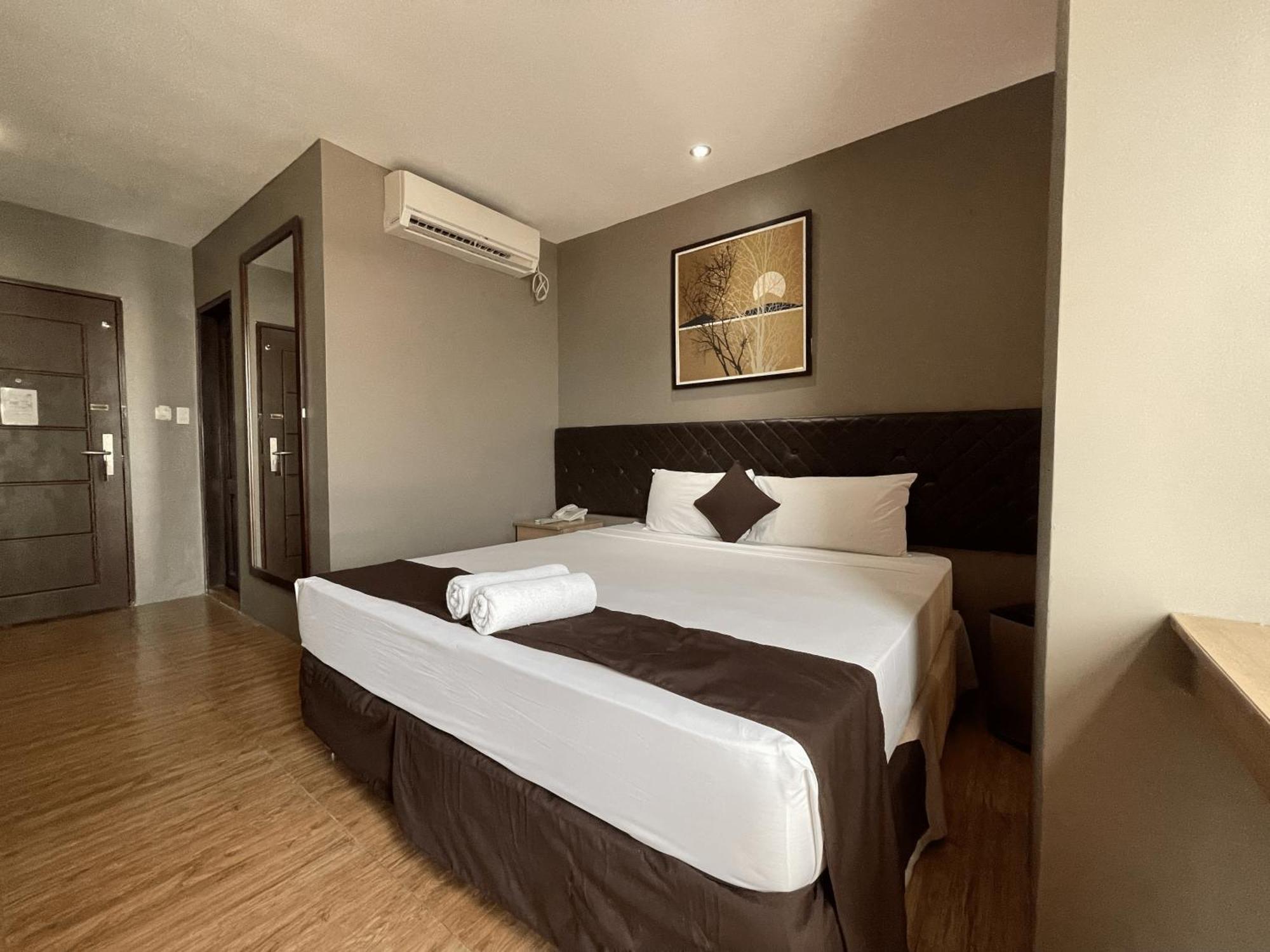 Cebu Capitol Central Hotel & Suites Powered By Cocotel Екстер'єр фото